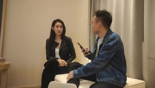 极品颜值黑色皮衣妹子玩制服诱惑，换上制服红色包臀裙口交开腿抽插猛操