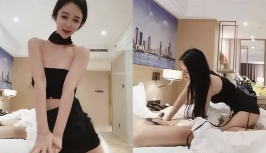 两个小妮子露脸脱光了躺床上等待大哥宠幸，全程露脸让大哥吃奶玩逼，口交大鸡巴，床上各种体位抽插爆草好骚