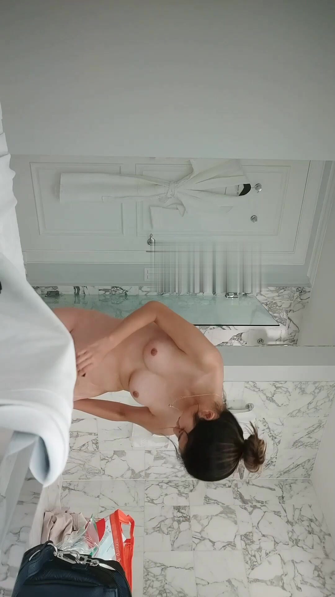 抖音200W网红素颜洗澡带生活照 漂亮美乳 身材真不错啊 好像推倒干一炮 高清720P原版