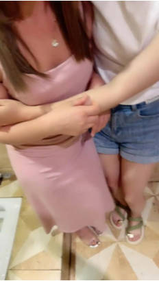 极品姐妹花 KTV狂欢~!厕所内主动吃鸡啪啪 争着吃 短裤旗袍 和硬汉无情抽查 后入_20240709_221852