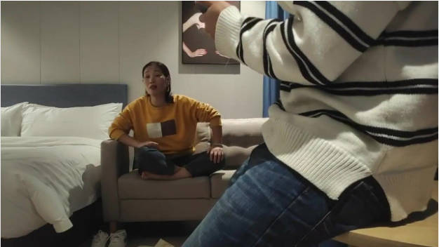 良家熟女 看你这么执着约了我几次 几年没有性生活了 哎呦宝贝舒服 哪里舒服 里面 还有点害羞捂着脸抠的淫水直流无套