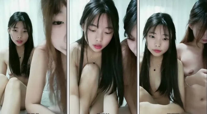 奶大肤白穿上丝袜的白虎逼妹子全程露脸跟狼友发骚诱惑，揉奶玩逼看特写，逼里塞着跳蛋自慰呻吟，淫水泛滥