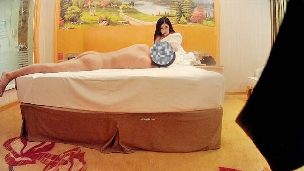 2024年11月，【私房原创偷拍】，证券公司上班的白领丽人，会叫会骚还会骗人，脱衣服一看，还行