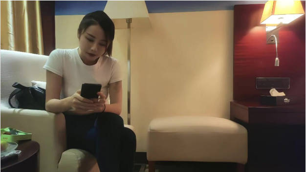 漂亮大奶小姐姐 后面你太牛逼了 我一紧张就会很紧 身材苗条大长腿 大哥扶腰后入逼逼一夹就缴械