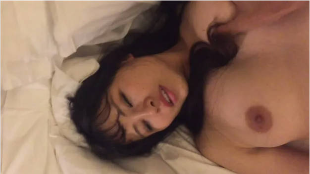 【云盘高质露脸泄密】，夫妻交流群极品骚妻乱交，线下找野男人无套啪啪，被肏的眼神迷离，欲仙欲死